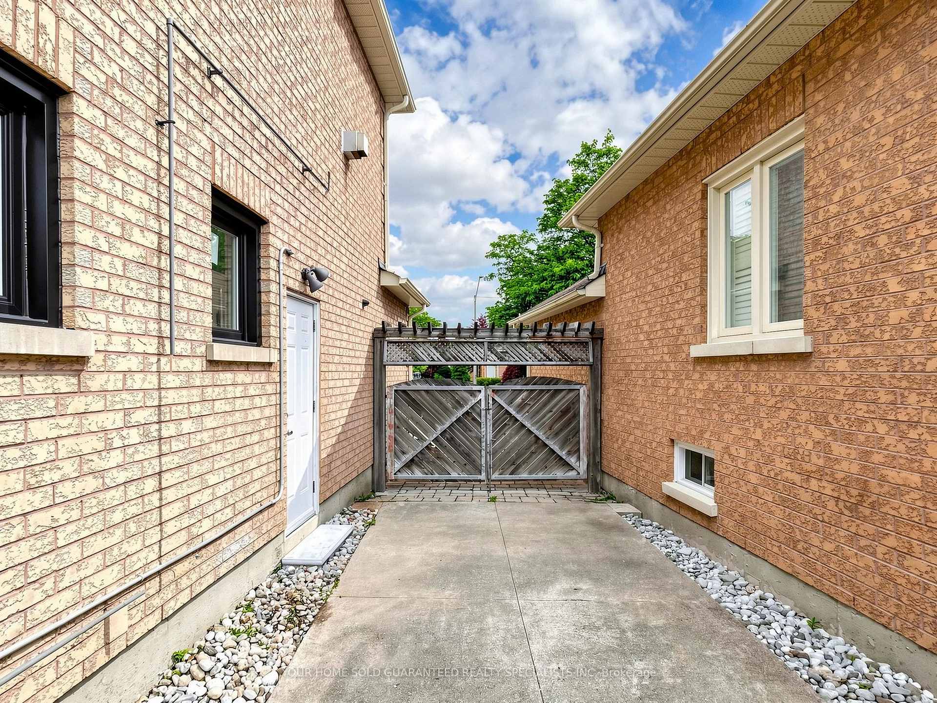 Photo 19 of Unit Lower Unit, 235 Caproni Drive, Vaughan, Maple — HOMEH