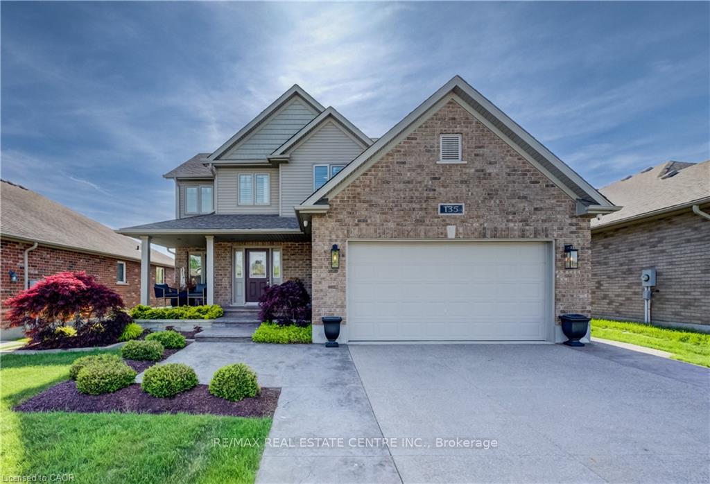 Photo 3 of 135 Gerber Meadows Drive, Wellesley — HOMEH