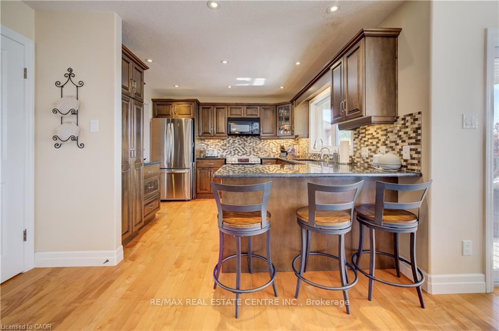 Photo 17 of 135 Gerber Meadows Drive, Wellesley — HOMEH