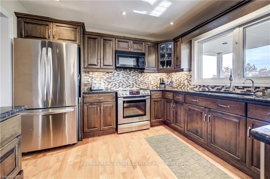 Photo 19 of 135 Gerber Meadows Drive, Wellesley — HOMEH