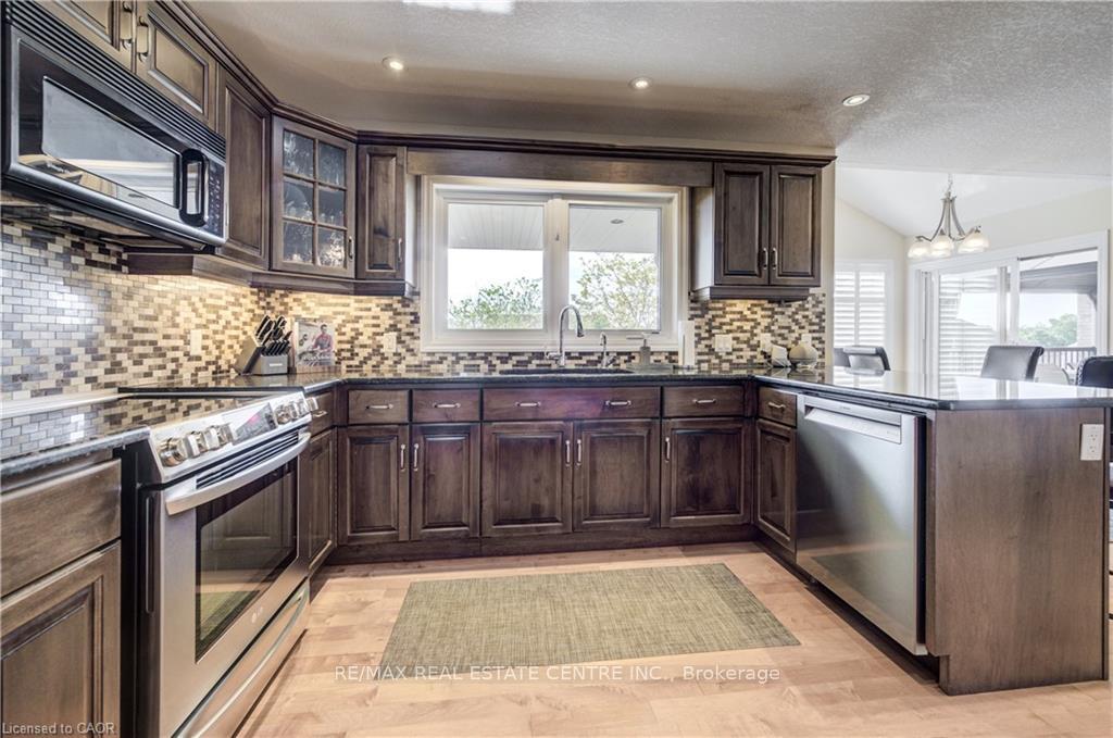 Photo 20 of 135 Gerber Meadows Drive, Wellesley — HOMEH