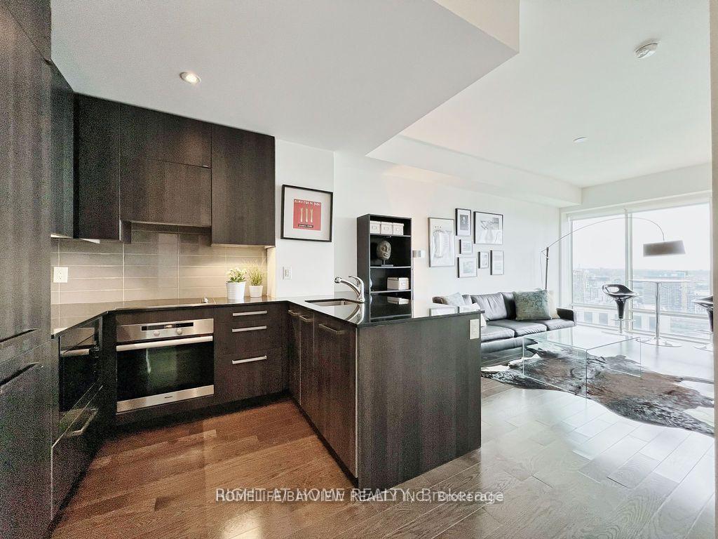 Photo 6 of Unit 3709, 8 The Esplanade, Toronto, Waterfront Communities — HOMEH