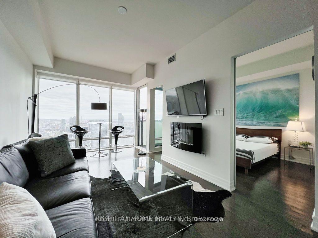 Photo 9 of Unit 3709, 8 The Esplanade, Toronto, Waterfront Communities — HOMEH