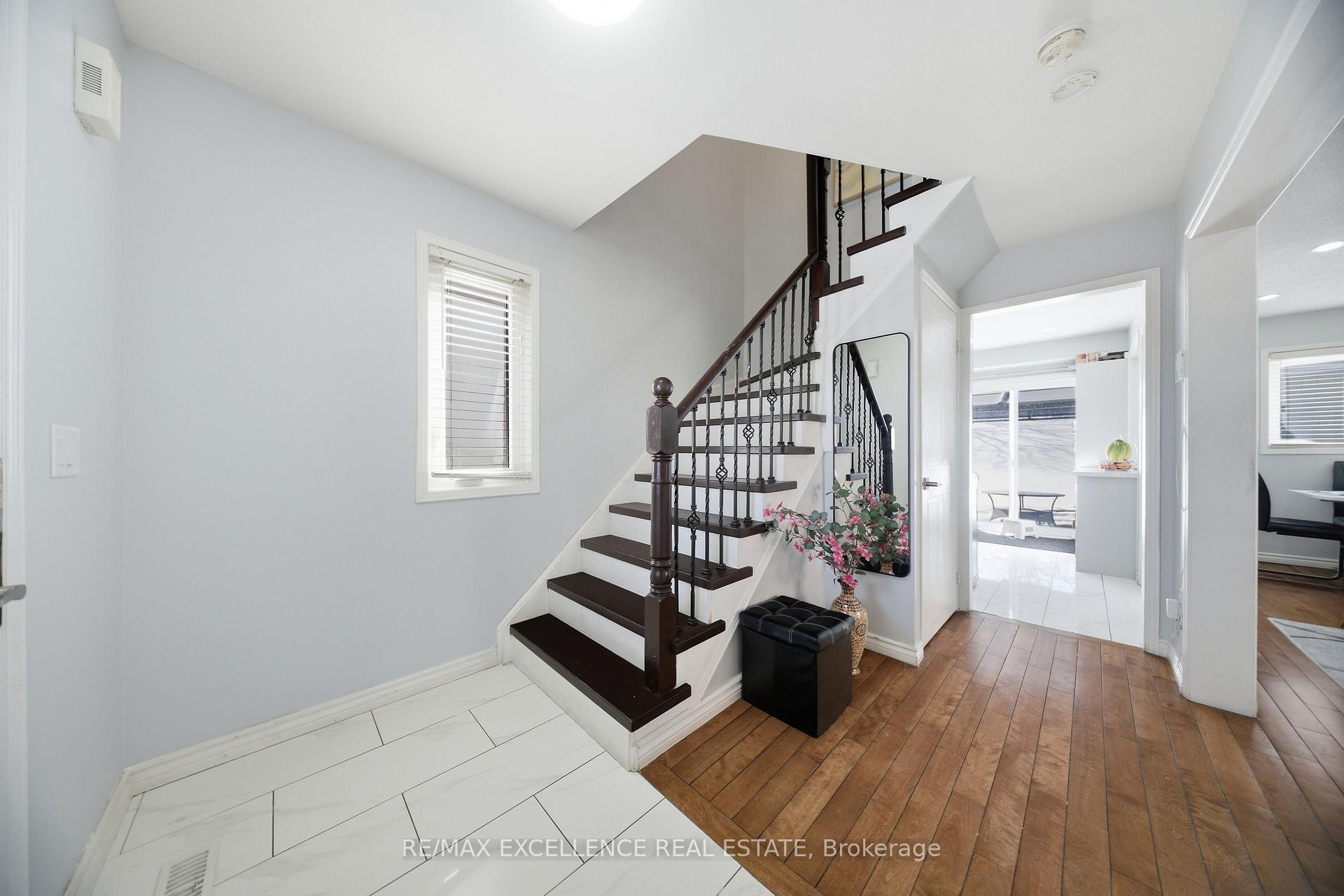 Photo 3 of 46 Nectarine Crescent, Brampton, Westgate — HOMEH