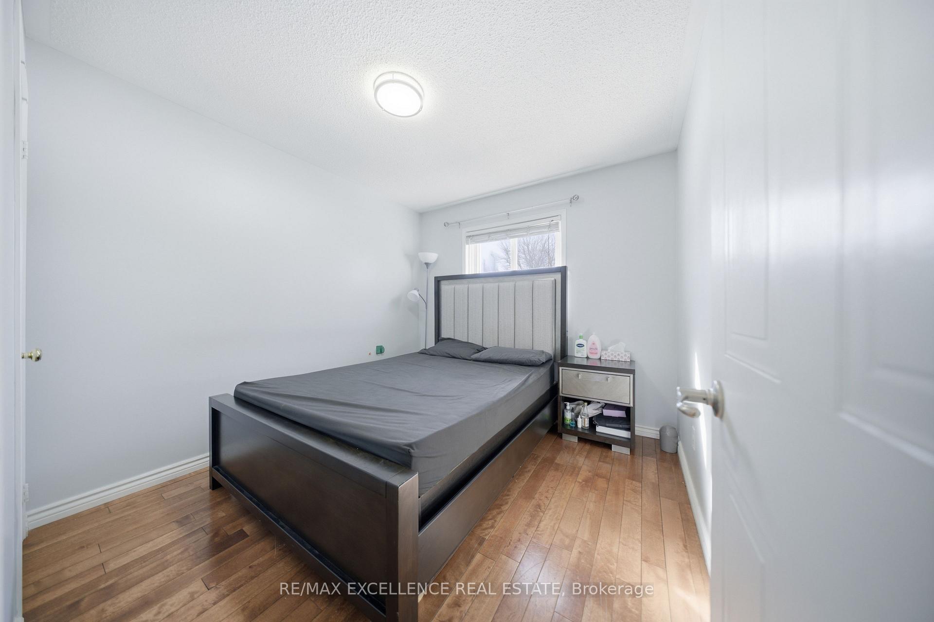 Photo 12 of 46 Nectarine Crescent, Brampton, Westgate — HOMEH