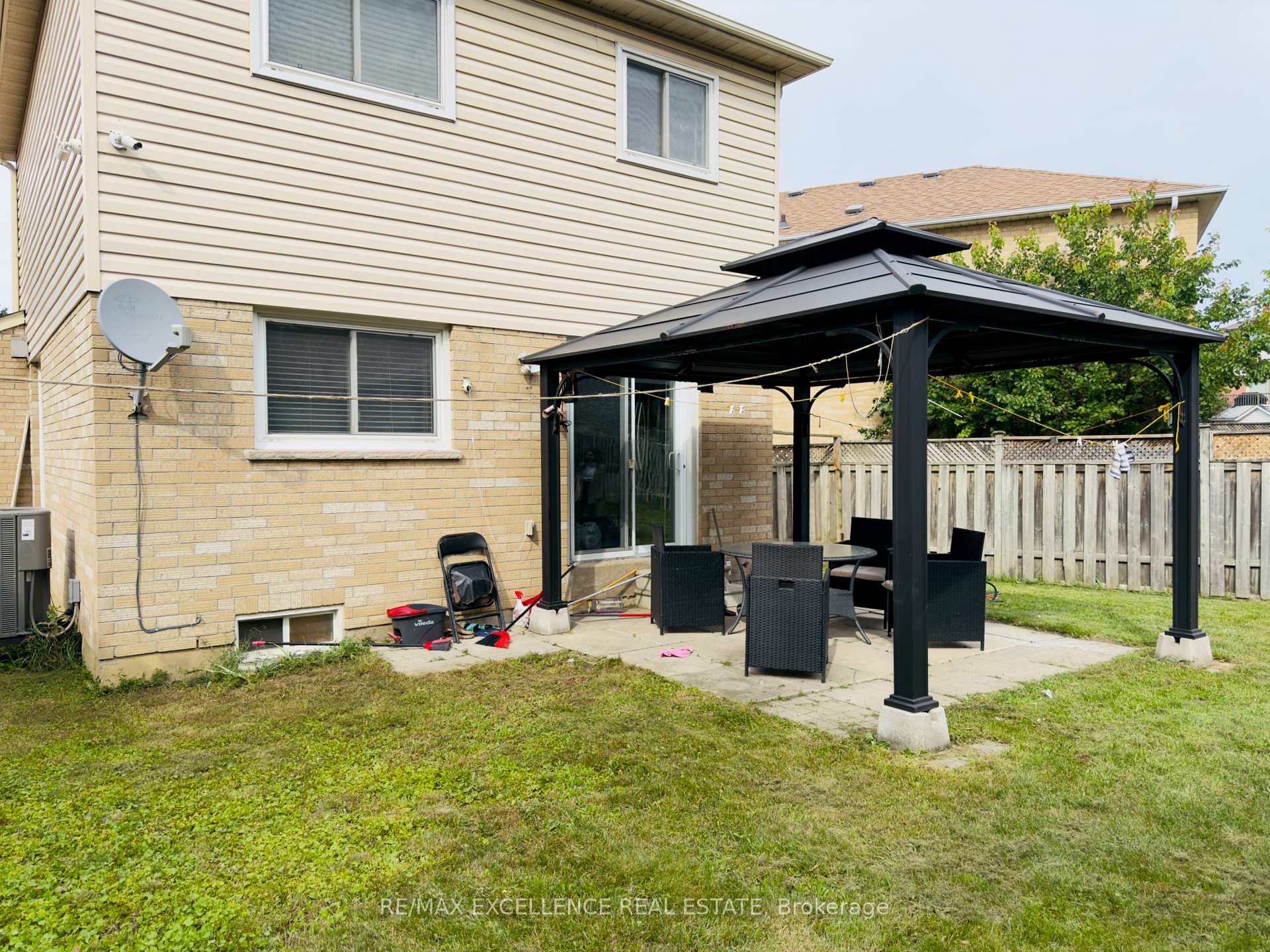 Photo 23 of 46 Nectarine Crescent, Brampton, Westgate — HOMEH