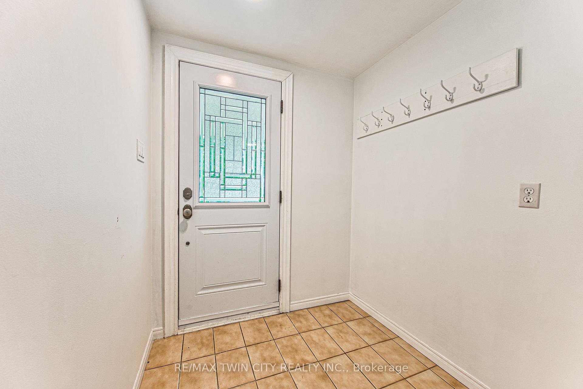 Photo 6 of 104 Springbank Crescent, Waterloo — HOMEH