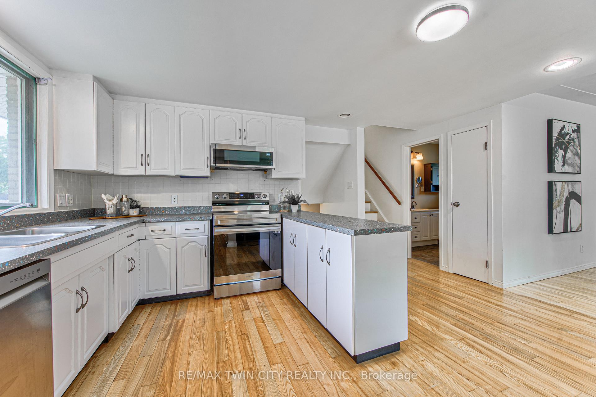 Photo 7 of 104 Springbank Crescent, Waterloo — HOMEH