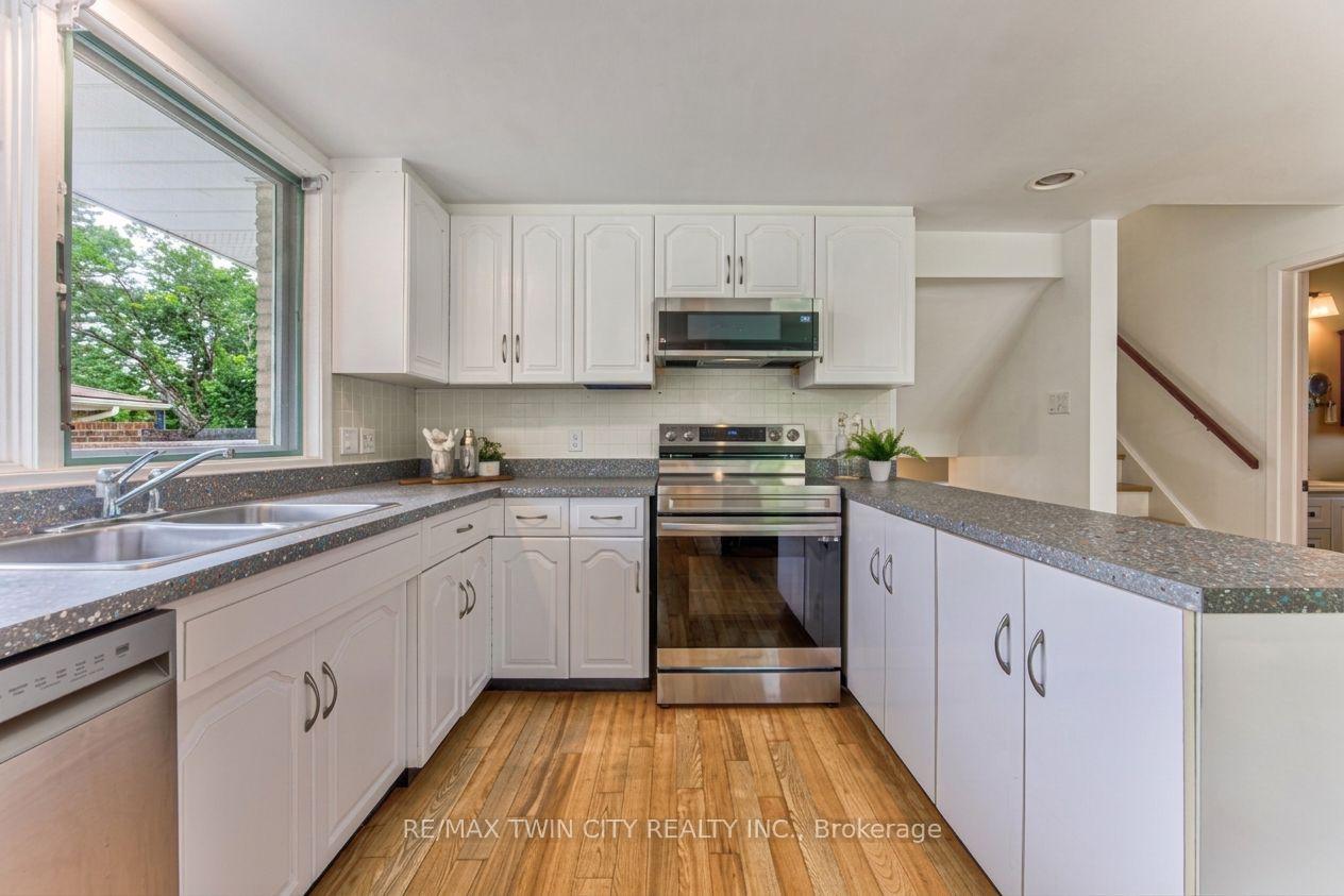 Photo 8 of 104 Springbank Crescent, Waterloo — HOMEH