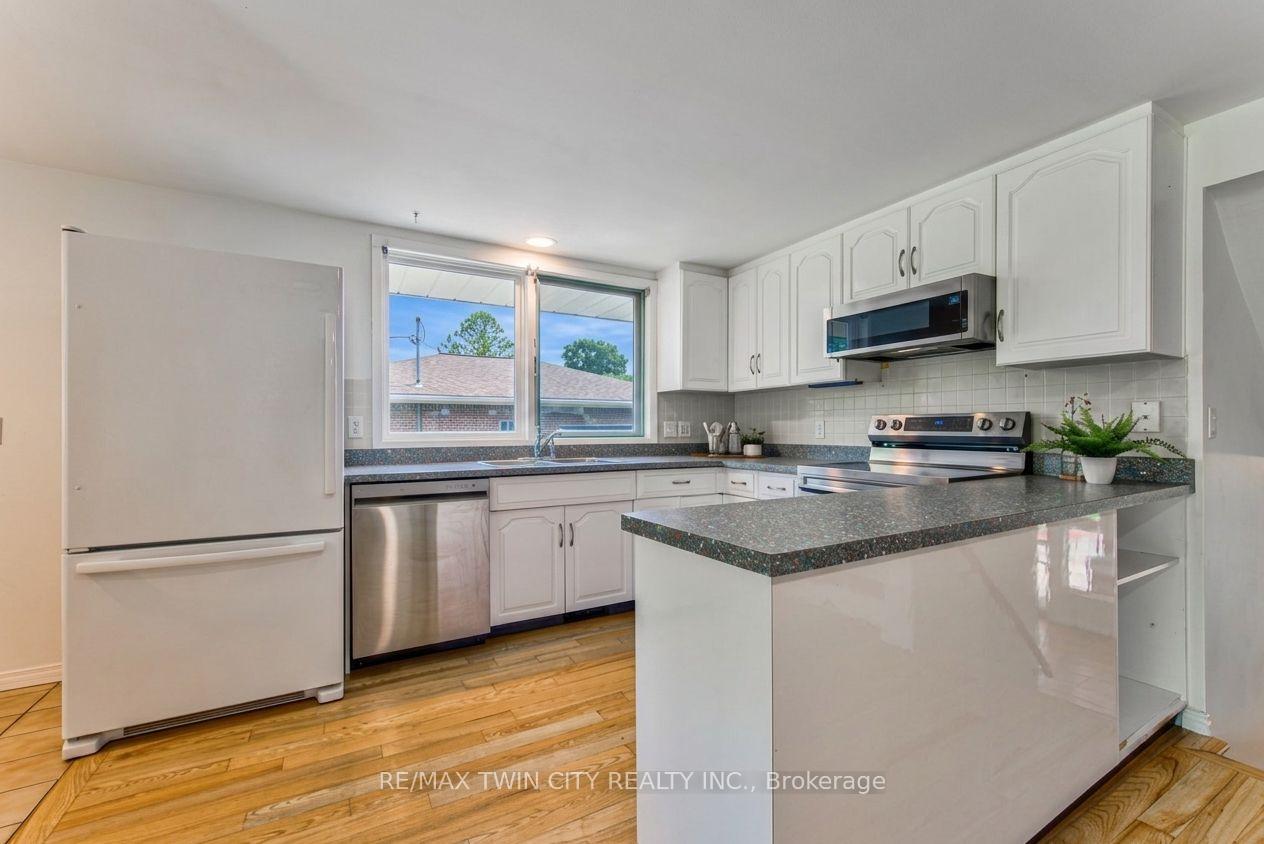 Photo 9 of 104 Springbank Crescent, Waterloo — HOMEH