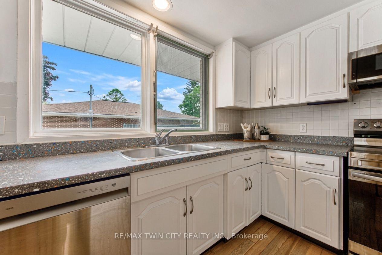 Photo 10 of 104 Springbank Crescent, Waterloo — HOMEH