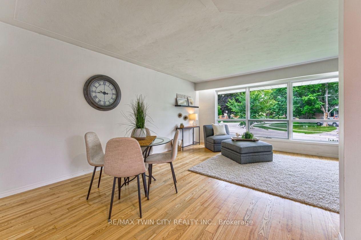 Photo 13 of 104 Springbank Crescent, Waterloo — HOMEH