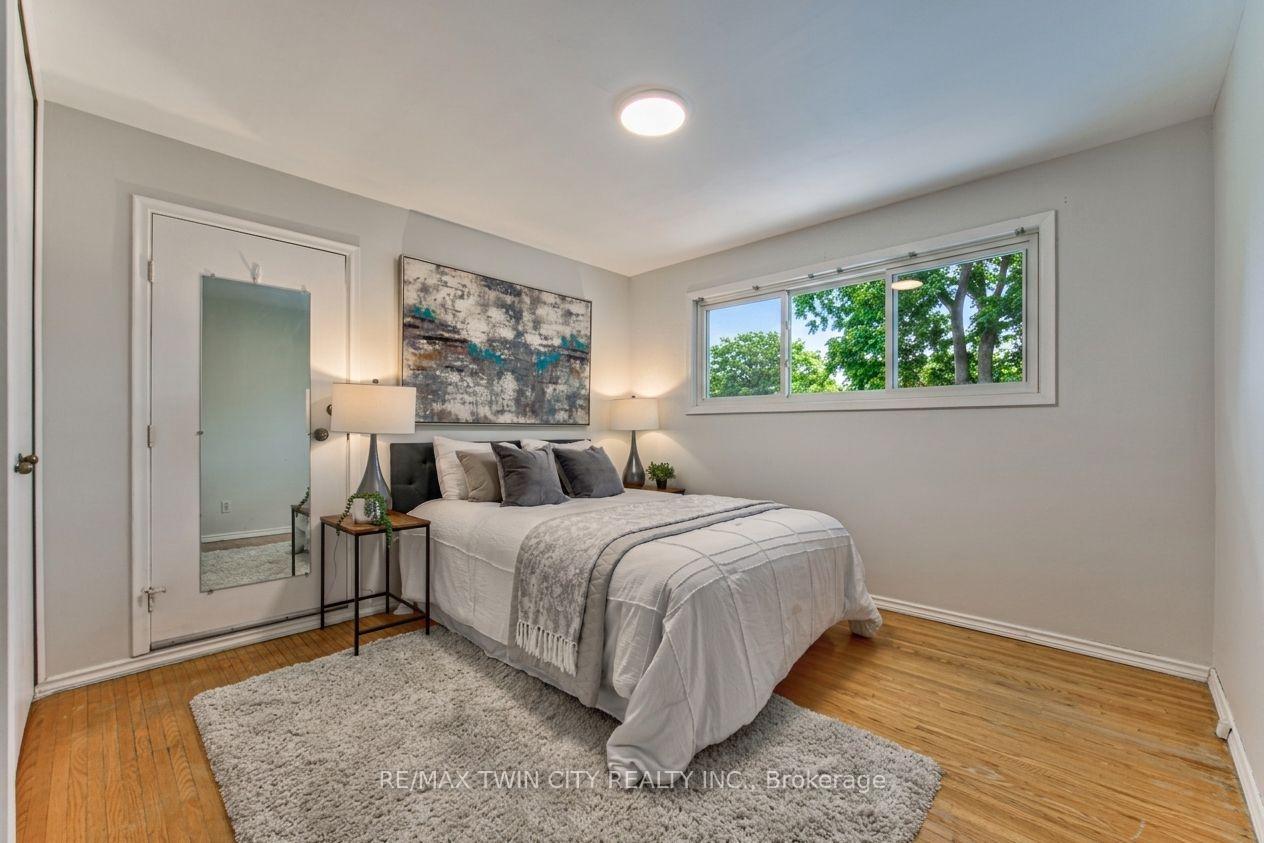 Photo 18 of 104 Springbank Crescent, Waterloo — HOMEH