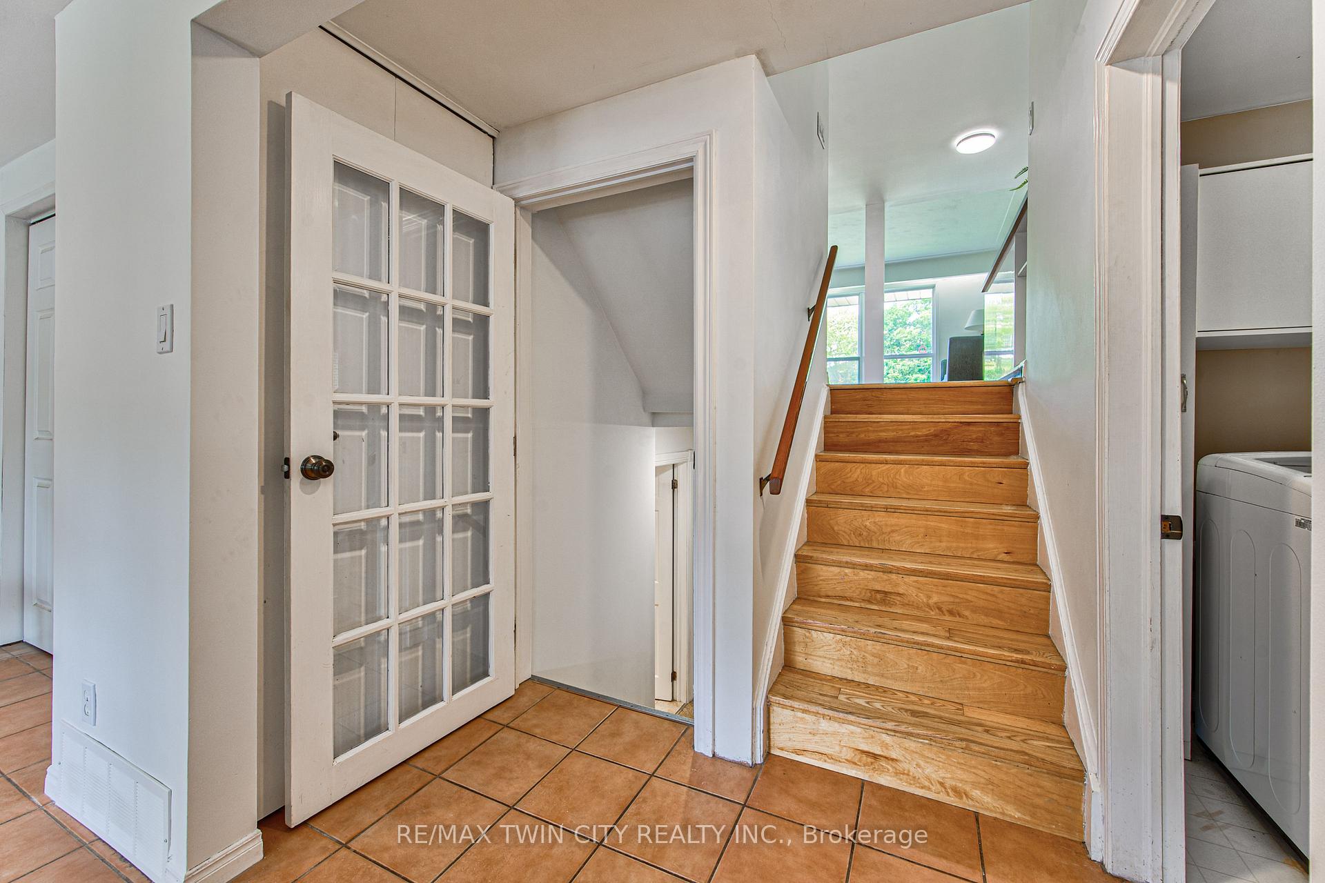 Photo 20 of 104 Springbank Crescent, Waterloo — HOMEH
