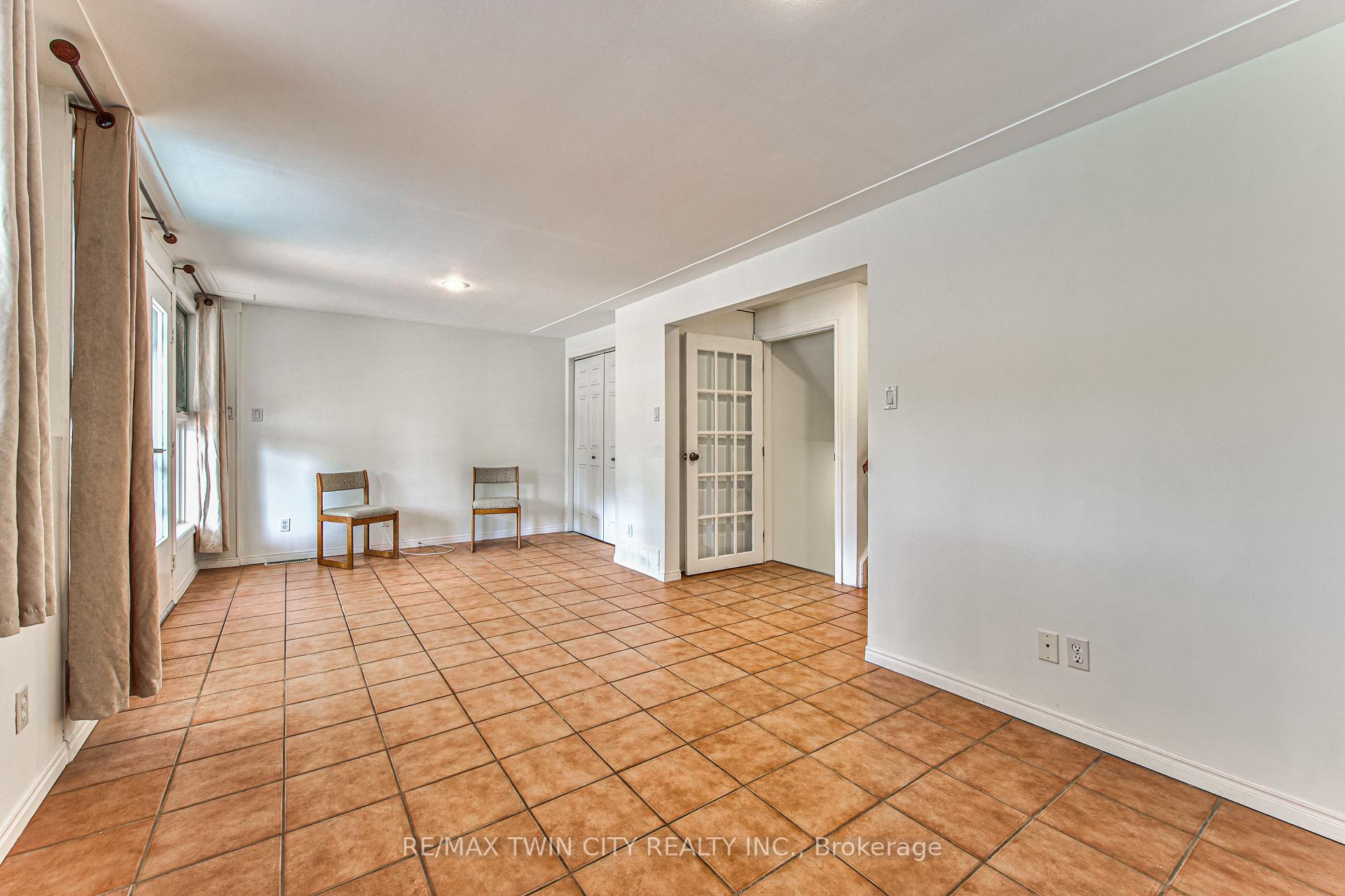 Photo 22 of 104 Springbank Crescent, Waterloo — HOMEH