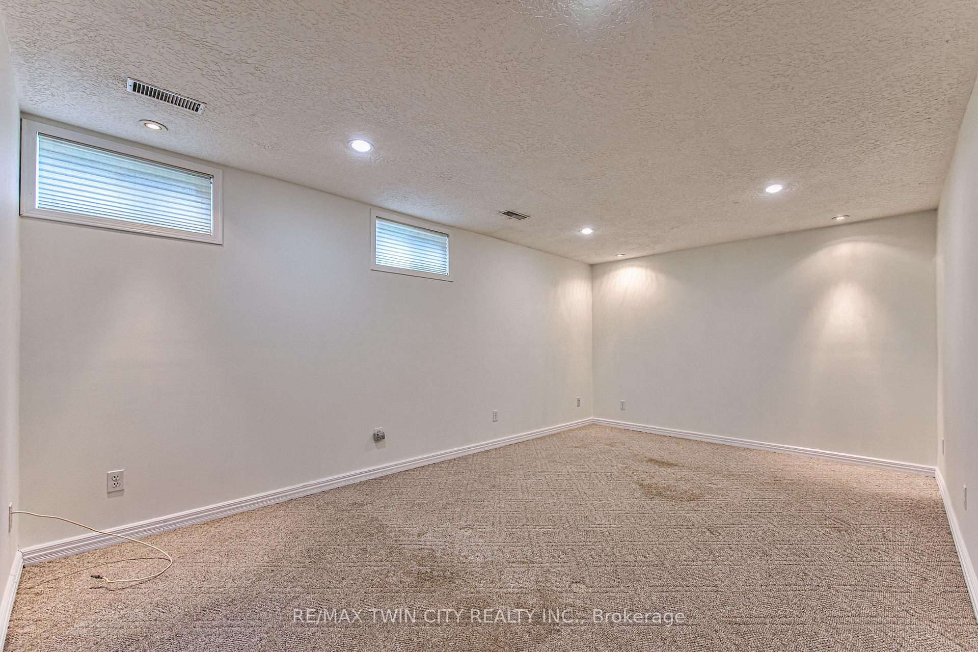 Photo 26 of 104 Springbank Crescent, Waterloo — HOMEH