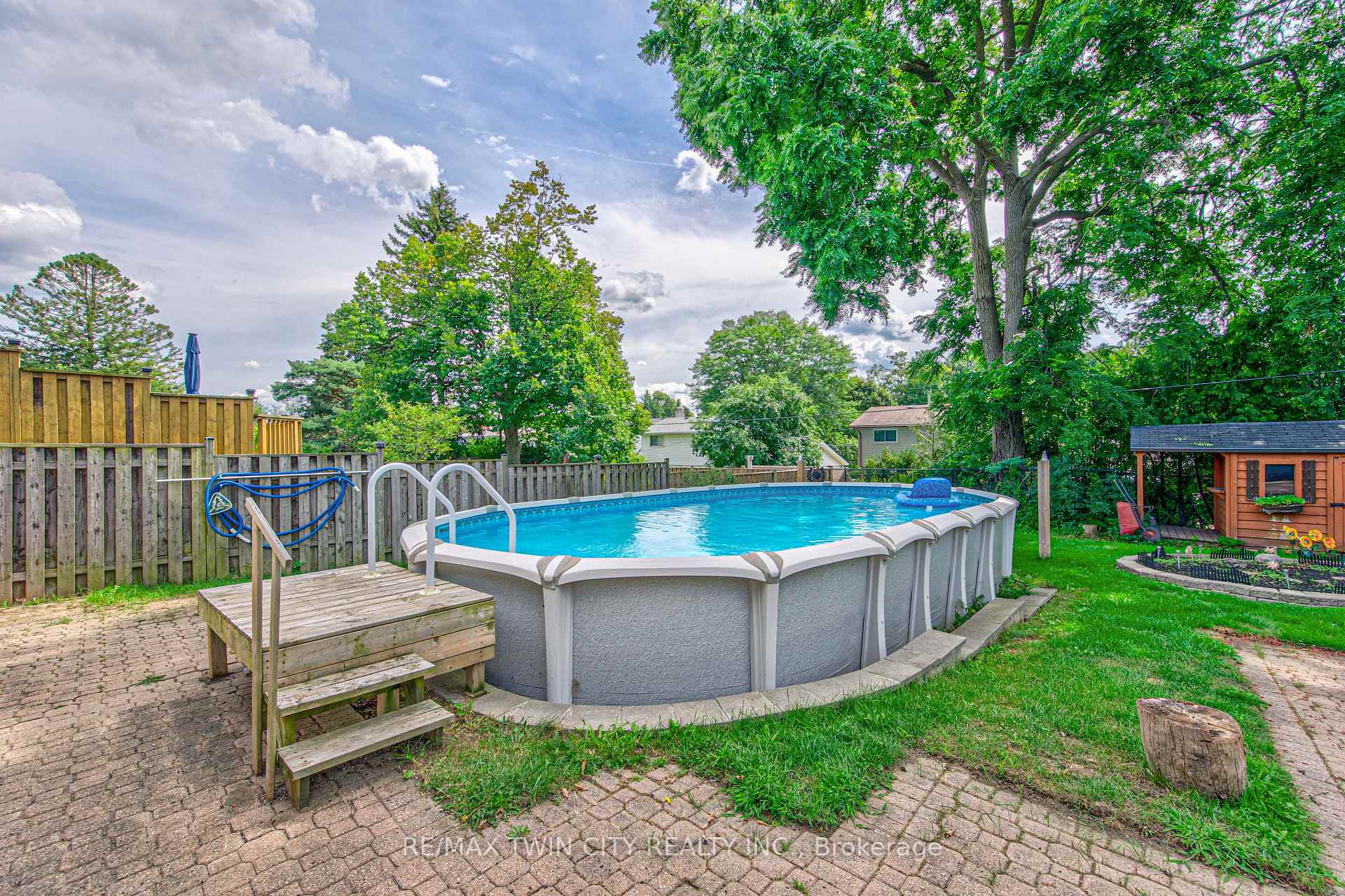 Photo 29 of 104 Springbank Crescent, Waterloo — HOMEH