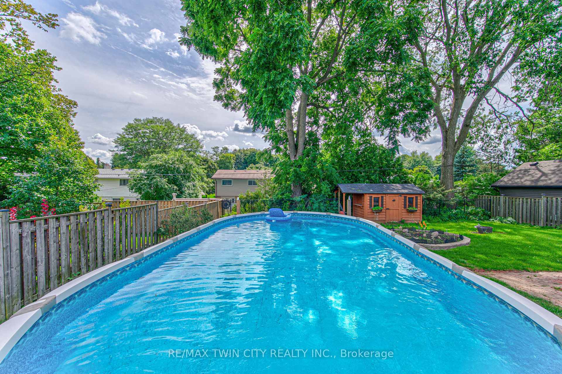Photo 31 of 104 Springbank Crescent, Waterloo — HOMEH
