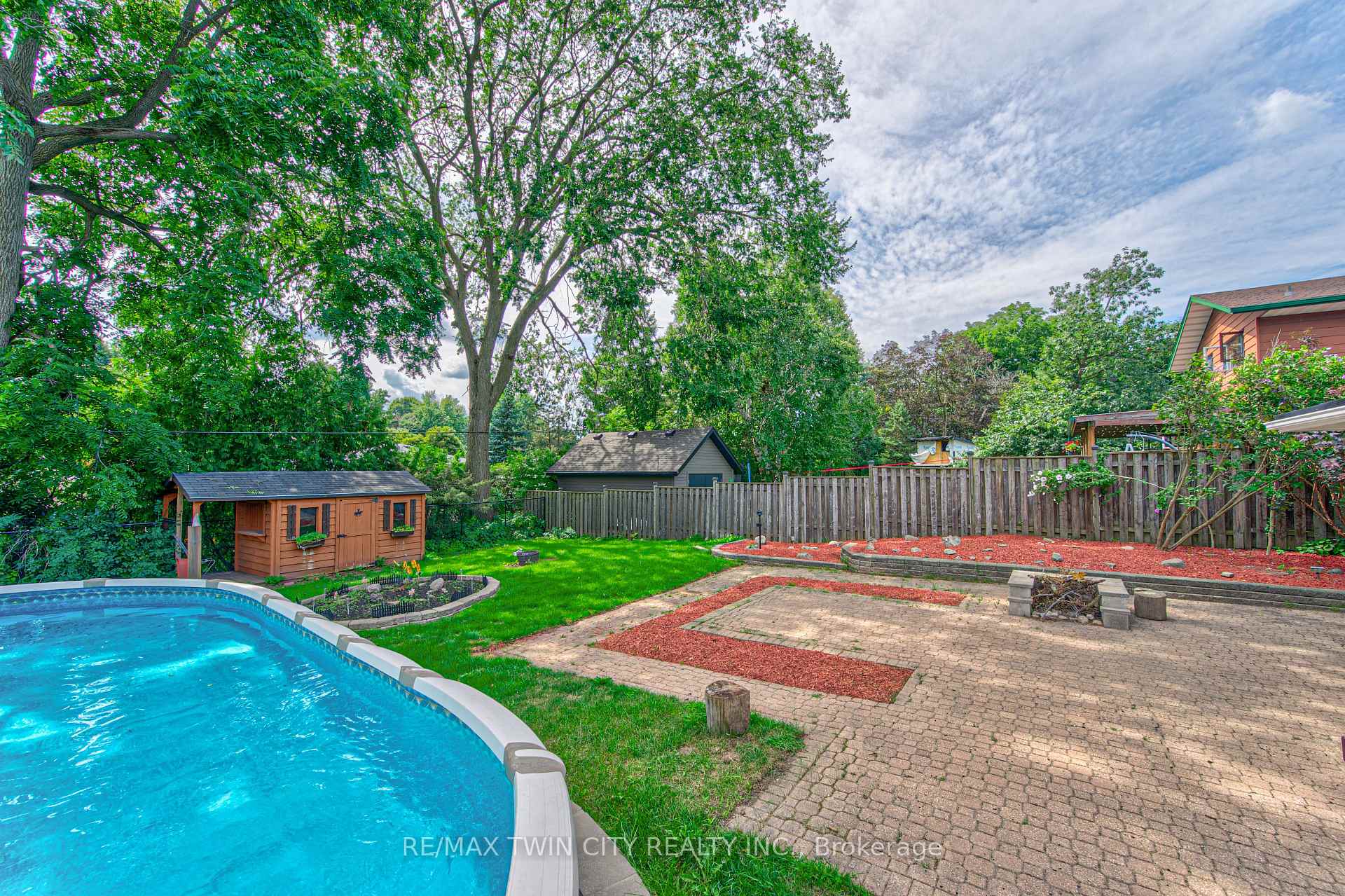 Photo 32 of 104 Springbank Crescent, Waterloo — HOMEH