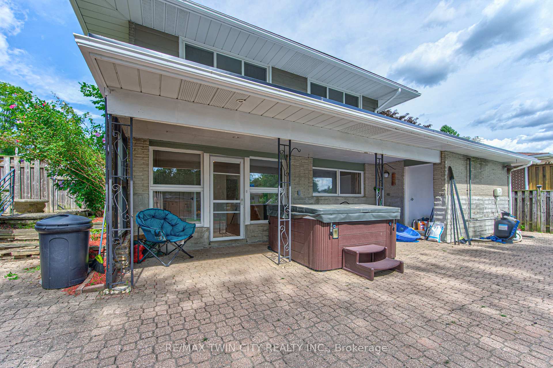 Photo 33 of 104 Springbank Crescent, Waterloo — HOMEH