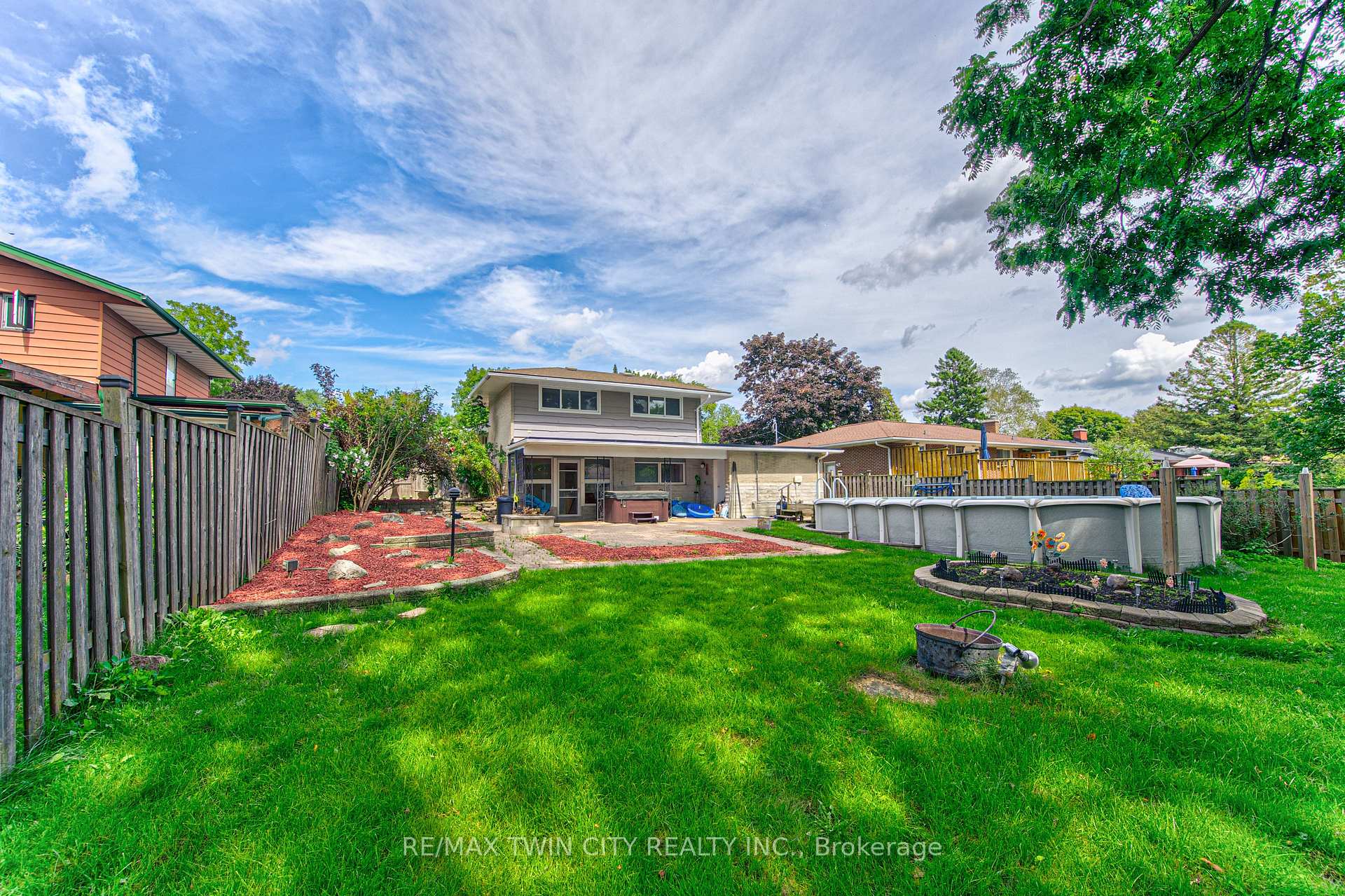 Photo 34 of 104 Springbank Crescent, Waterloo — HOMEH