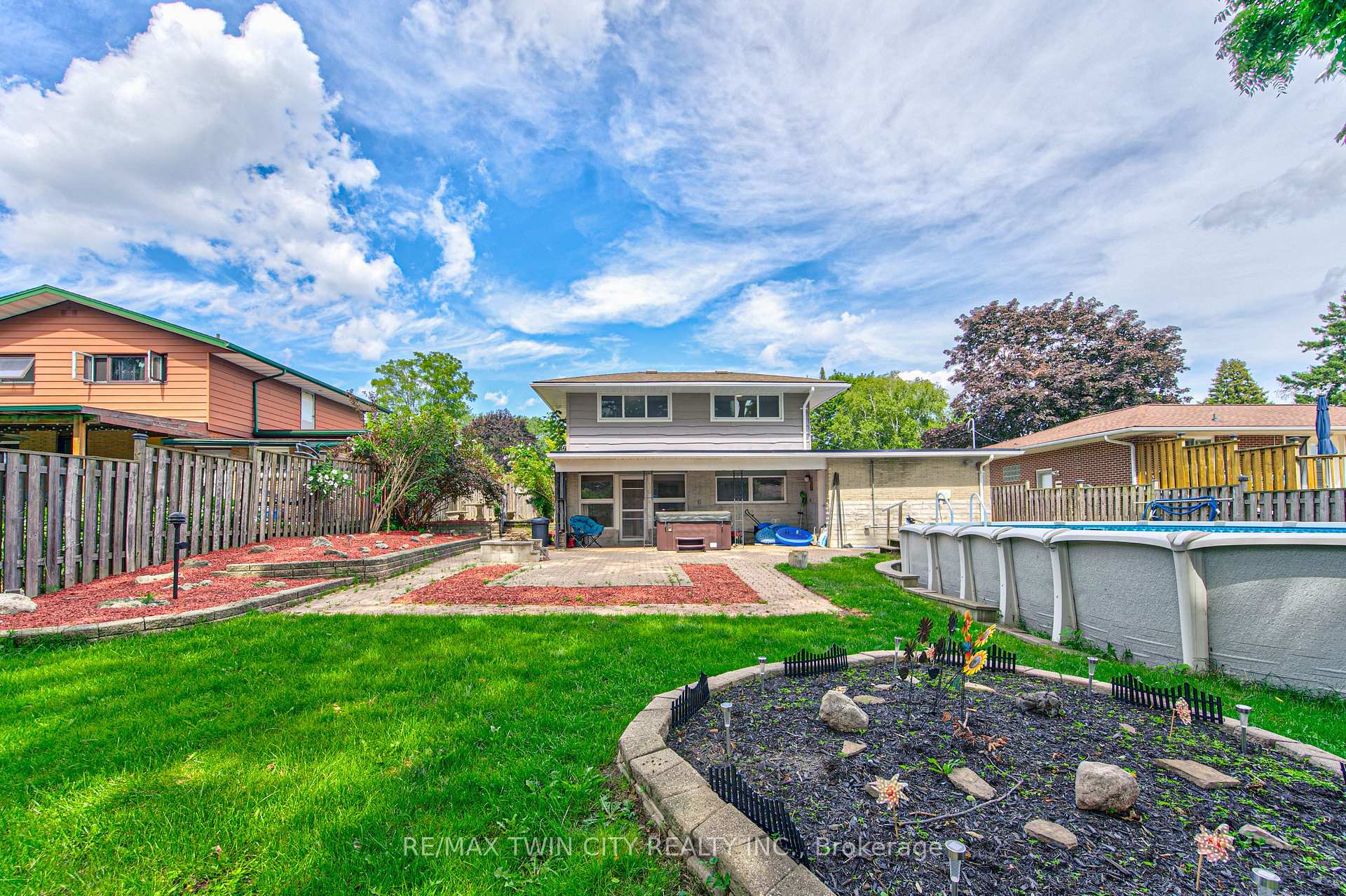 Photo 35 of 104 Springbank Crescent, Waterloo — HOMEH
