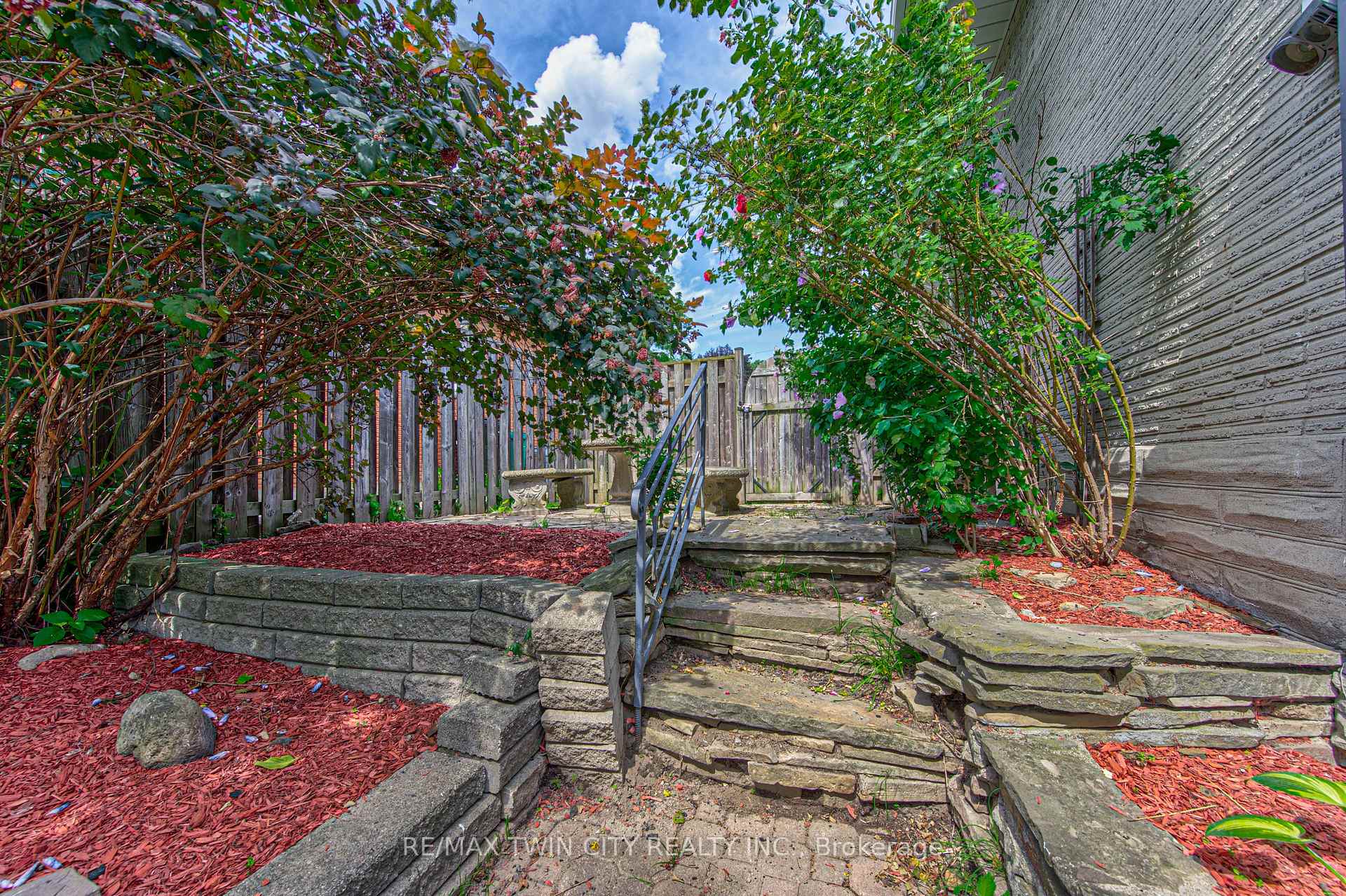 Photo 36 of 104 Springbank Crescent, Waterloo — HOMEH