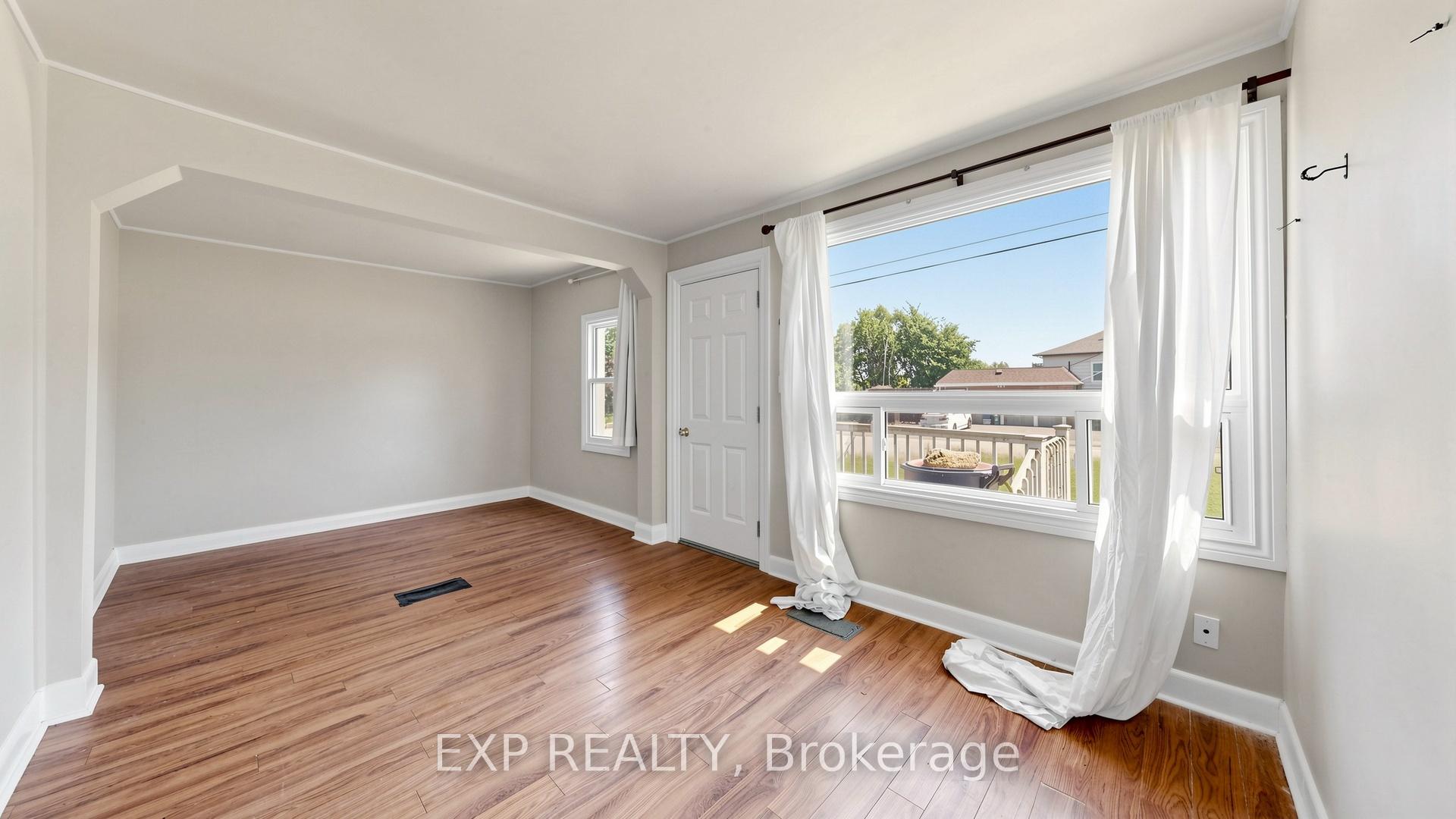 Photo 5 of 546 Park Road S, Oshawa, Vanier — HOMEH