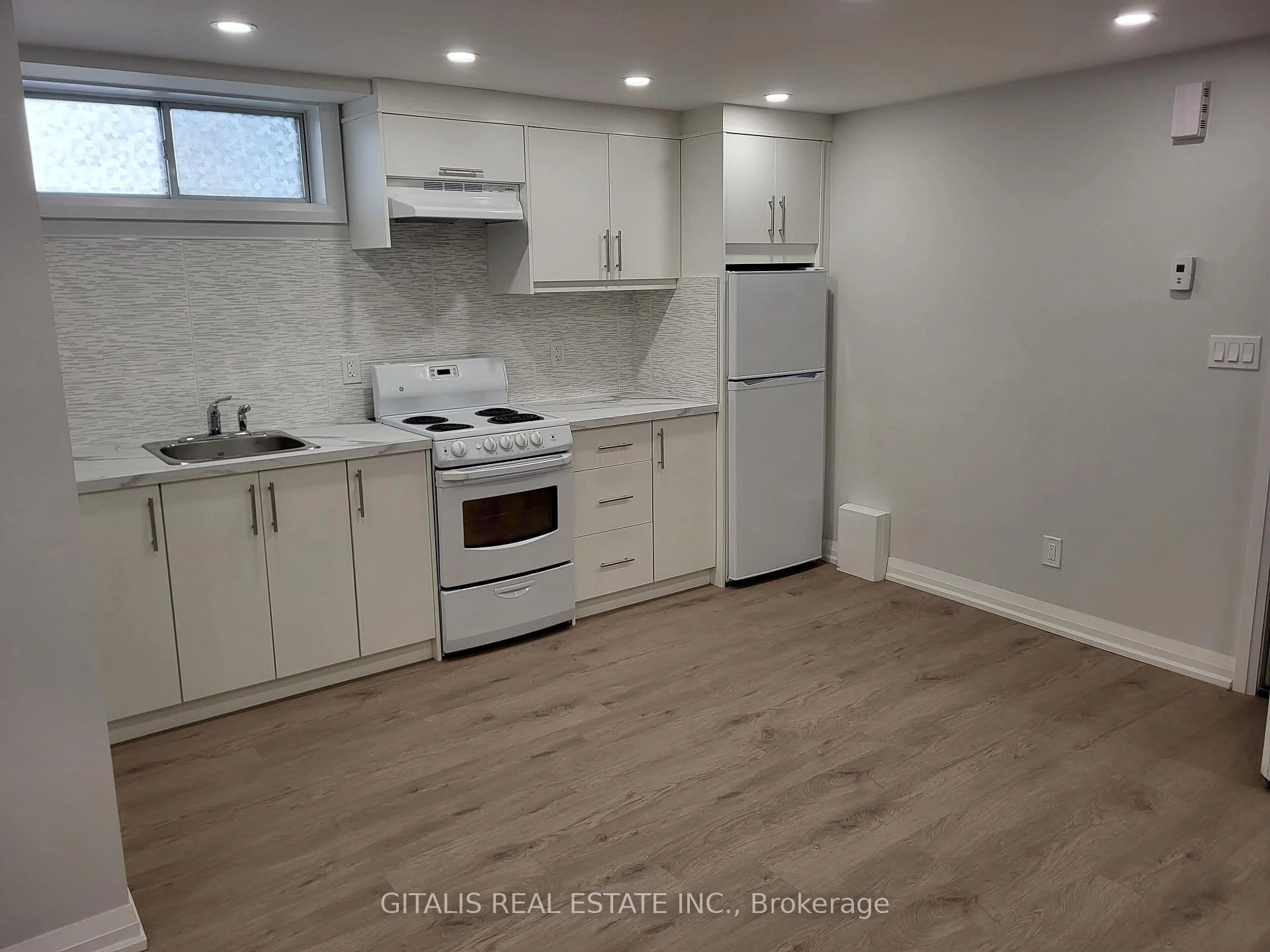 Photo of Unit B2, 195 Oakmount Road N