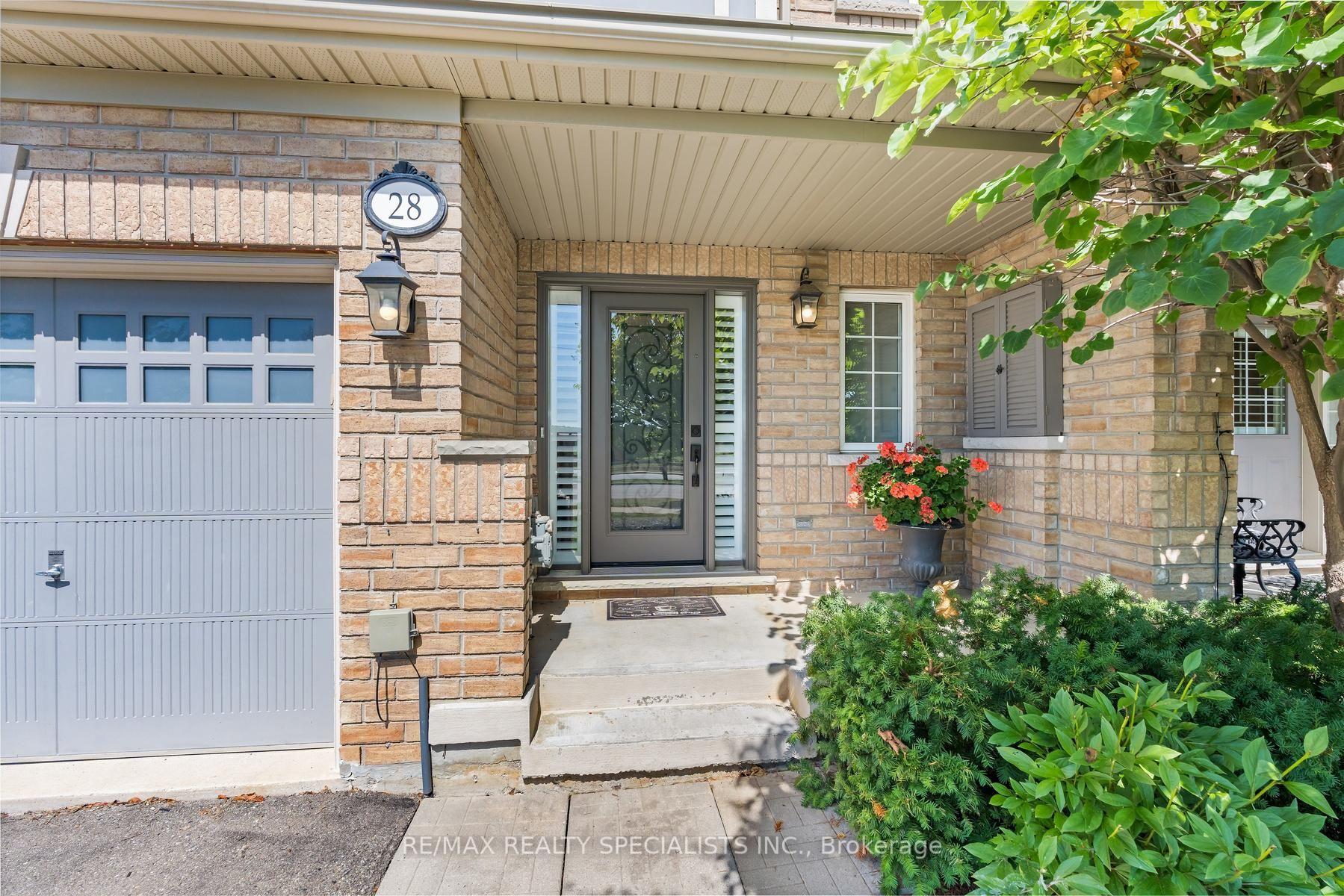 Photo 2 of 28 Chetholme Place, Halton Hills, Georgetown — HOMEH