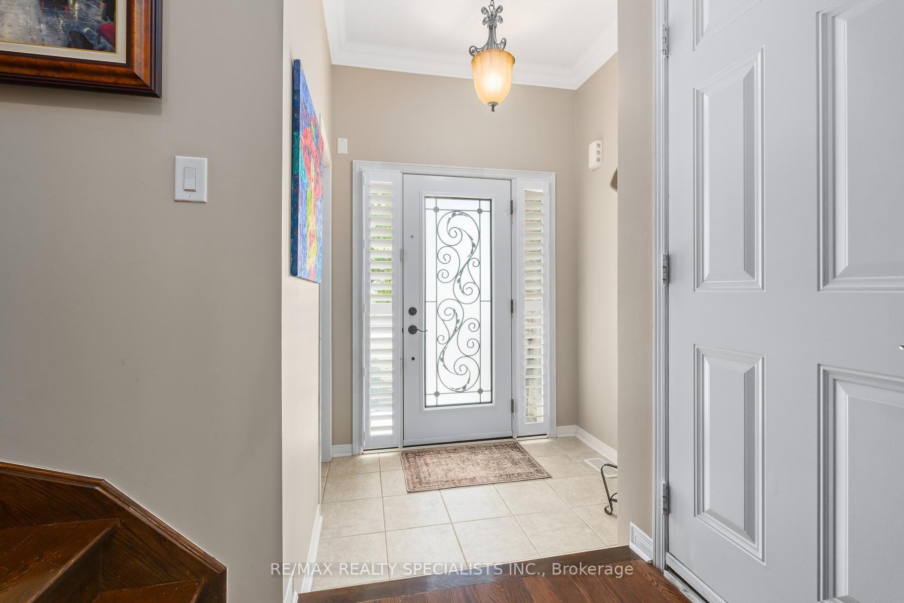 Photo 3 of 28 Chetholme Place, Halton Hills, Georgetown — HOMEH
