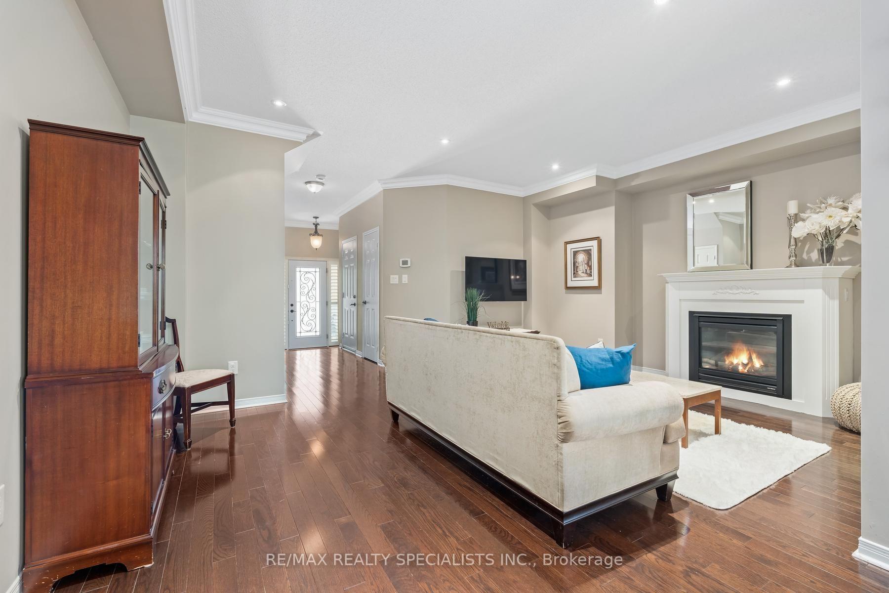 Photo 8 of 28 Chetholme Place, Halton Hills, Georgetown — HOMEH