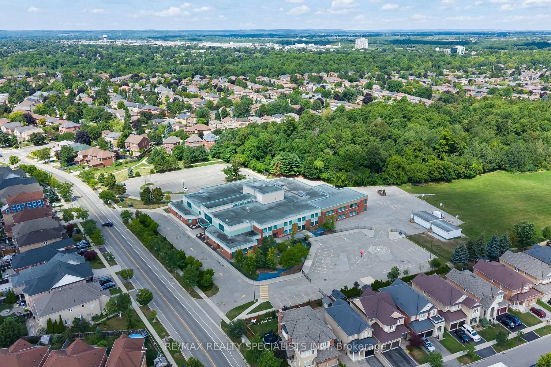 Photo 43 of 28 Chetholme Place, Halton Hills, Georgetown — HOMEH