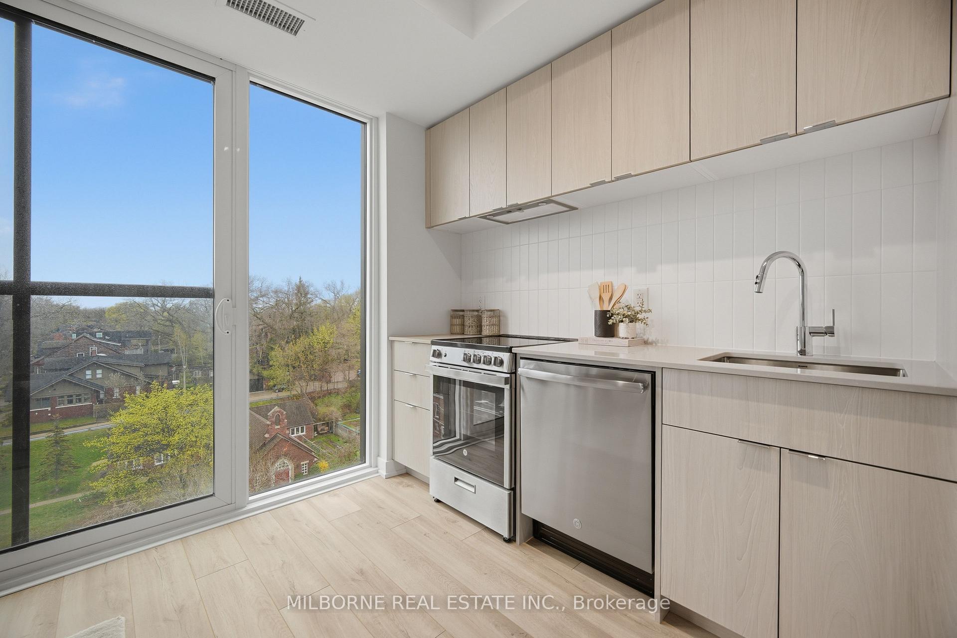Photo 3 of Unit 708, 1660 Bloor Street W, Toronto, High Park North — HOMEH