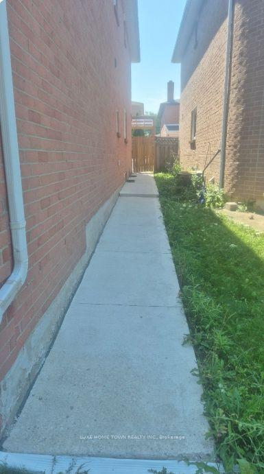 Photo 11 of 23 Castlehill Road, Brampton, Northwood Park — HOMEH