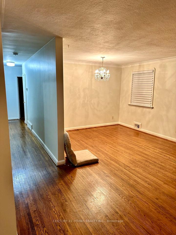Photo 2 of 40 Tedford Drive, Scarborough, Wexford-Maryvale — HOMEH