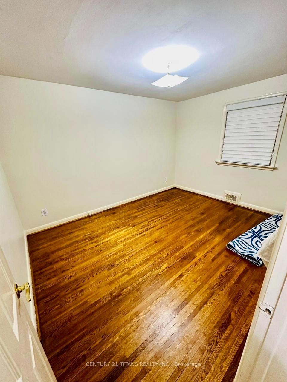 Photo 5 of 40 Tedford Drive, Scarborough, Wexford-Maryvale — HOMEH