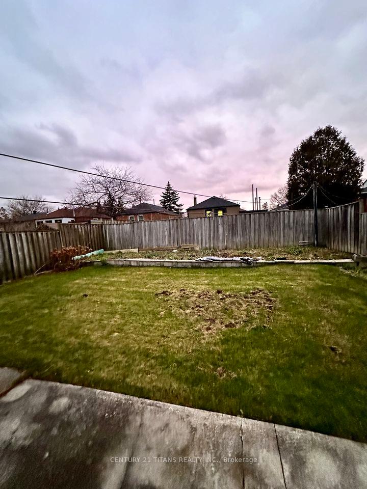Photo 7 of 40 Tedford Drive, Scarborough, Wexford-Maryvale — HOMEH