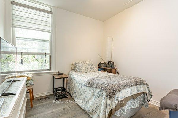 Photo 12 of 848 Dundas Street E, London, East G — HOMEH
