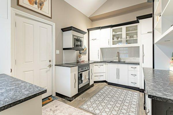 Photo 15 of 848 Dundas Street E, London, East G — HOMEH