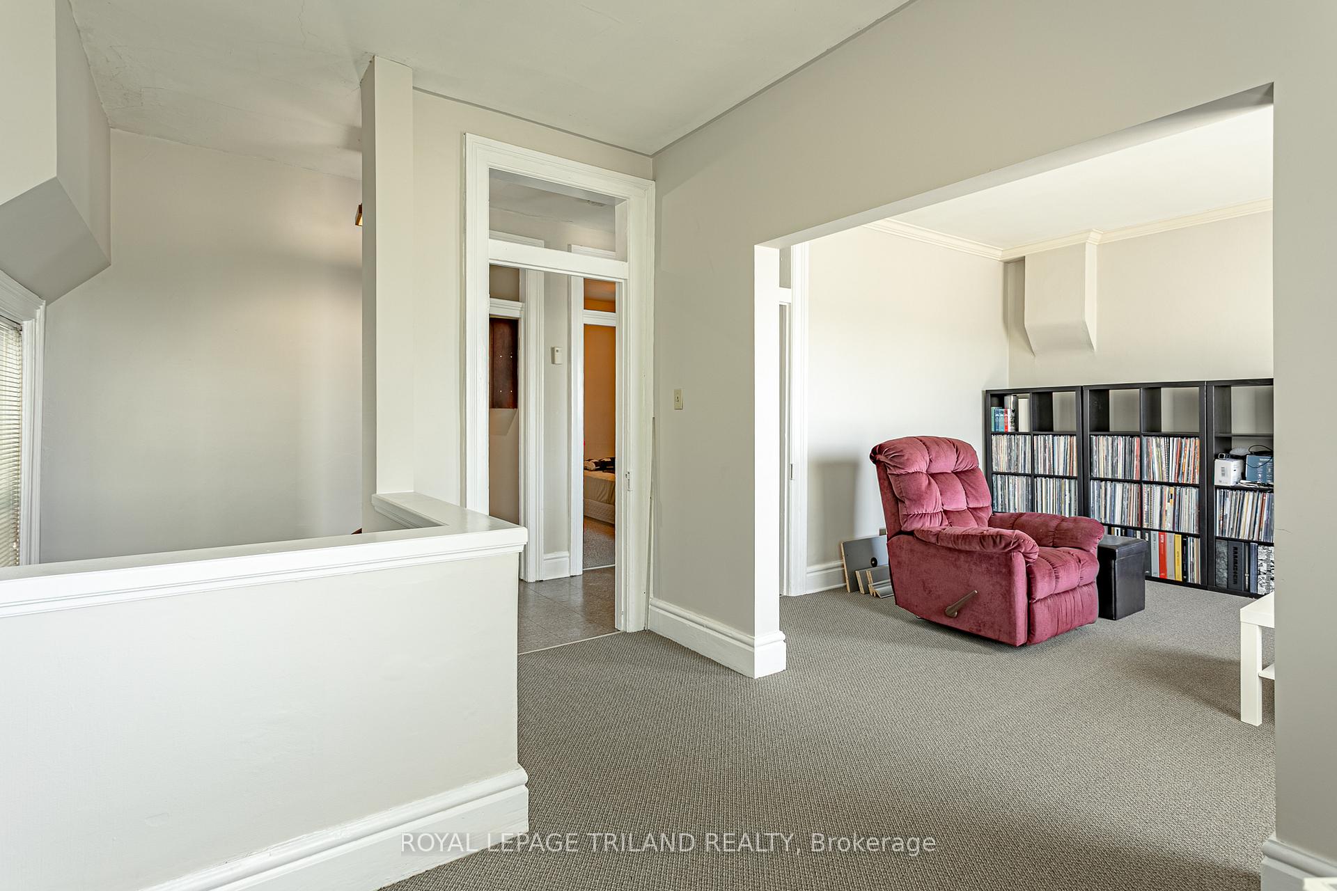 Photo 33 of 848 Dundas Street E, London, East G — HOMEH
