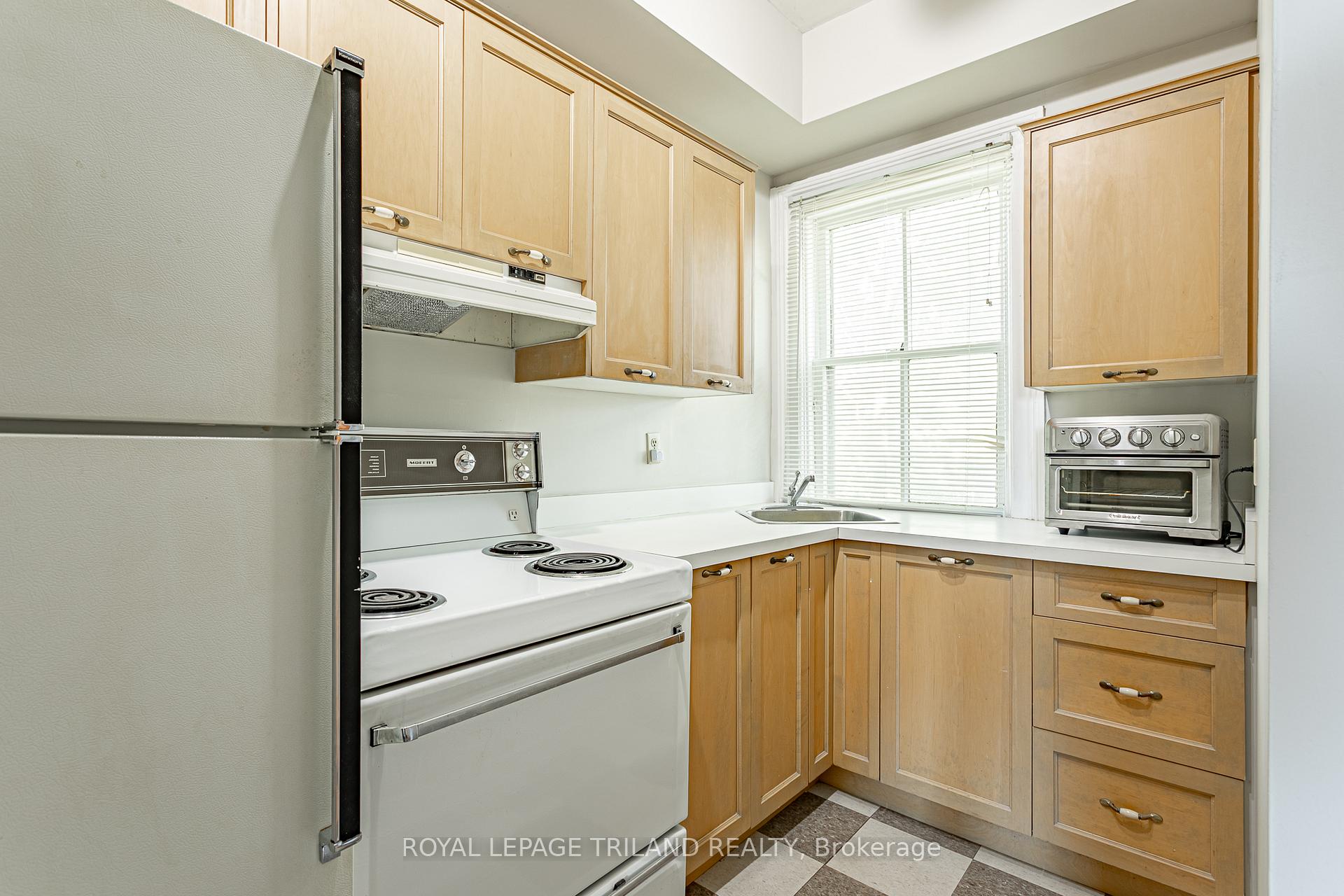 Photo 35 of 848 Dundas Street E, London, East G — HOMEH
