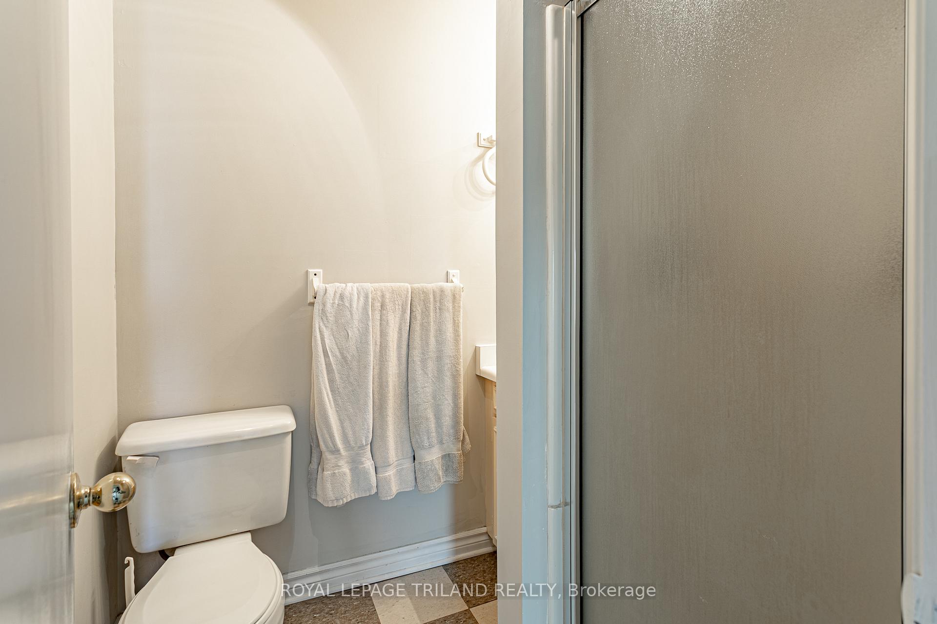 Photo 36 of 848 Dundas Street E, London, East G — HOMEH
