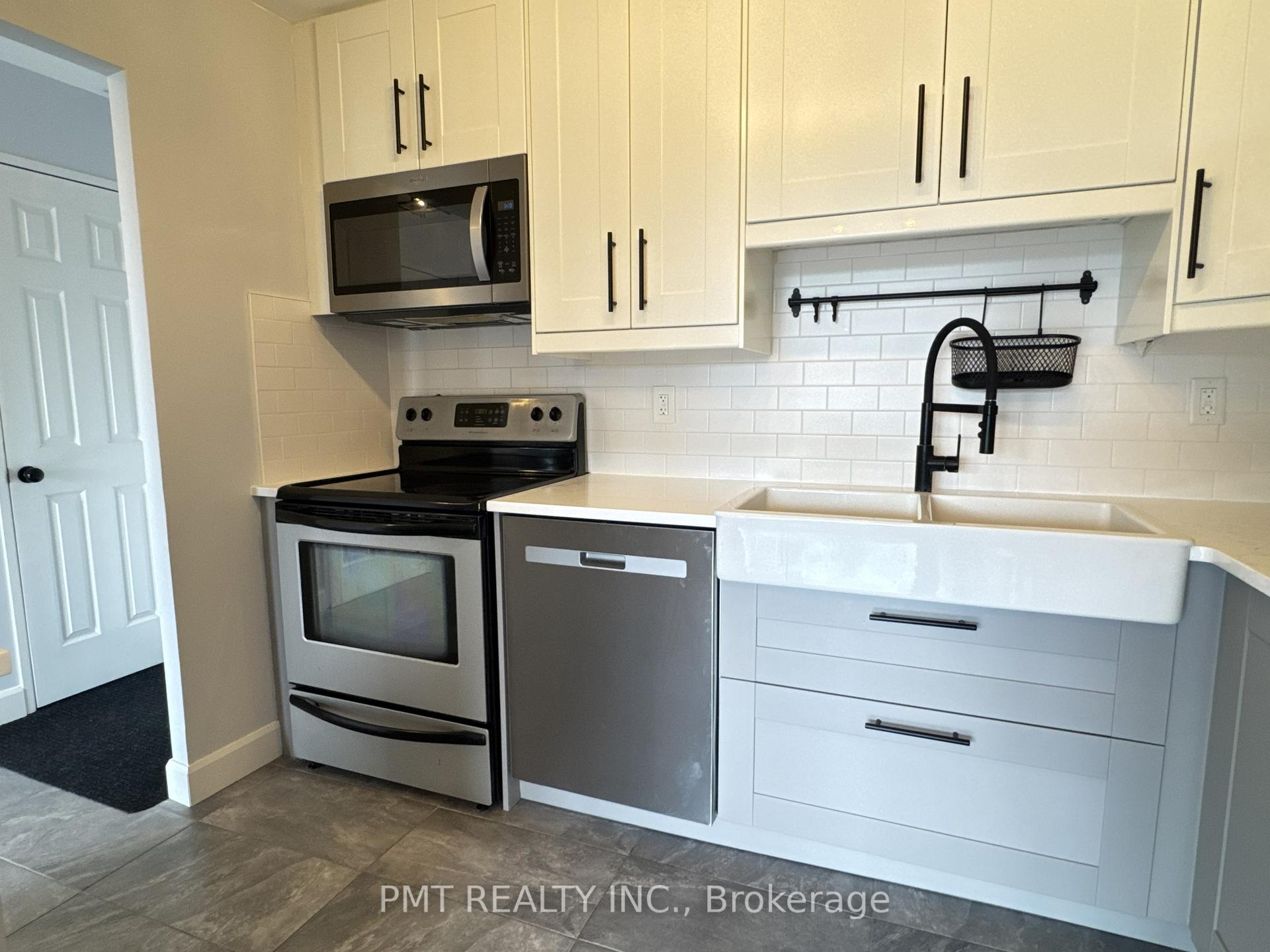 Photo 3 of Unit 303, 65 Highland Crescent, Kitchener, Victoria Hills — HOMEH