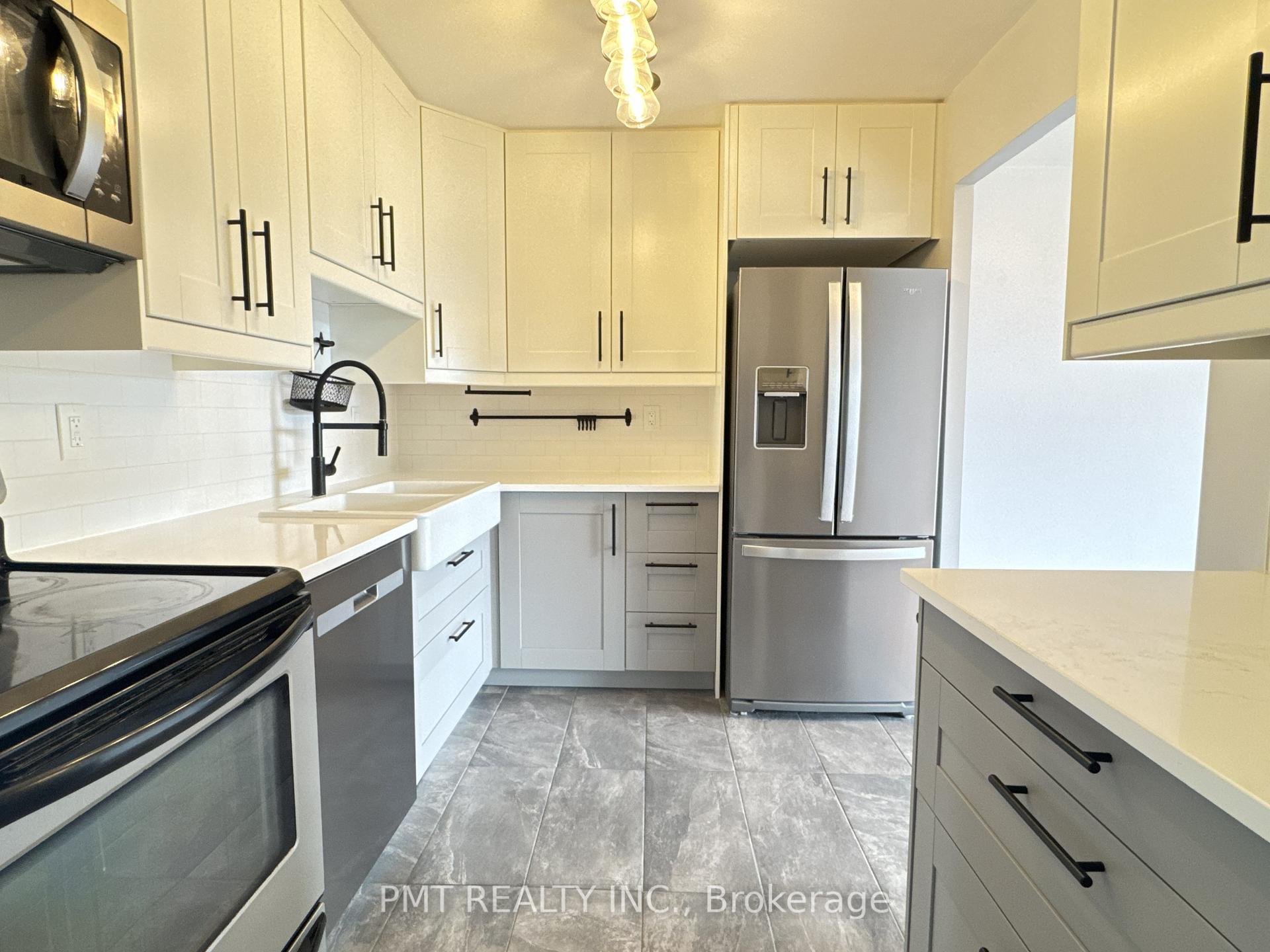 Photo 5 of Unit 303, 65 Highland Crescent, Kitchener, Victoria Hills — HOMEH