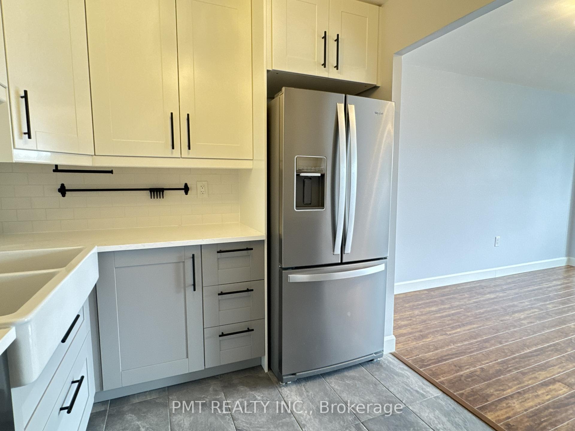 Photo 6 of Unit 303, 65 Highland Crescent, Kitchener, Victoria Hills — HOMEH