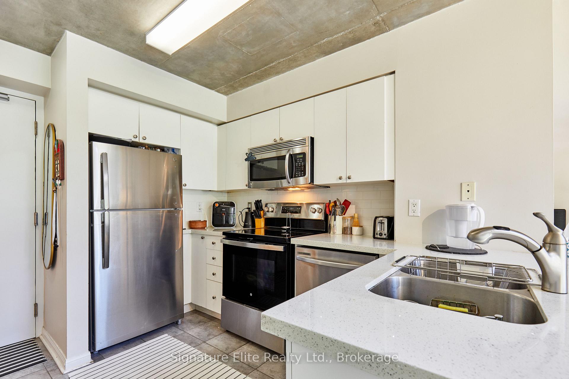 Photo 4 of Unit 204, 1029 King Street W, Toronto, Niagara — HOMEH