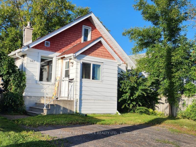 Photo 2 of 587 Tupper Street, Thunder Bay, College Heights — HOMEH