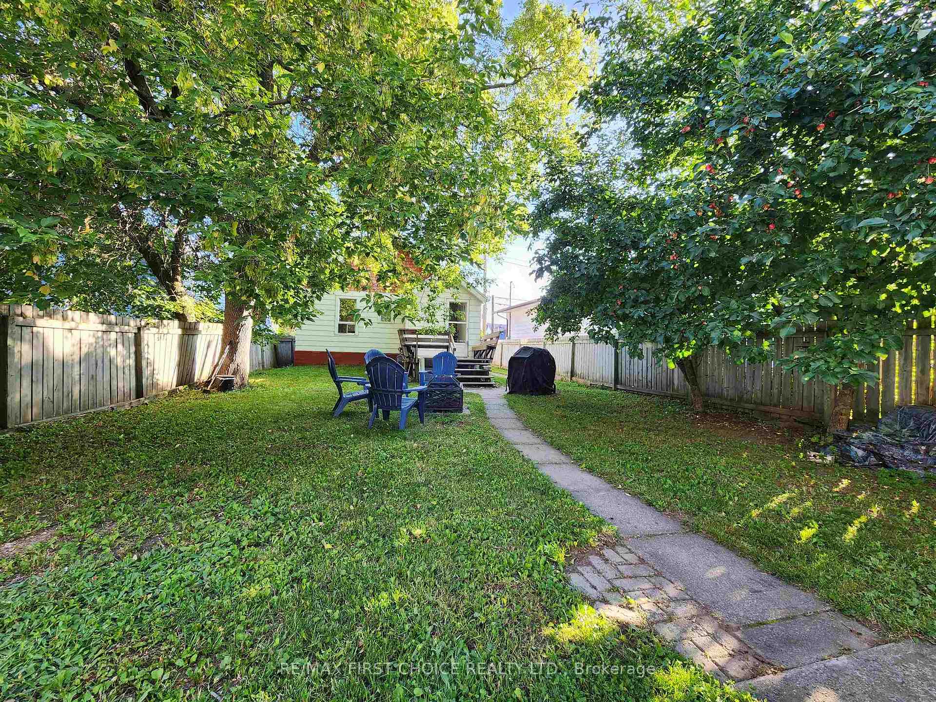 Photo 4 of 587 Tupper Street, Thunder Bay, College Heights — HOMEH