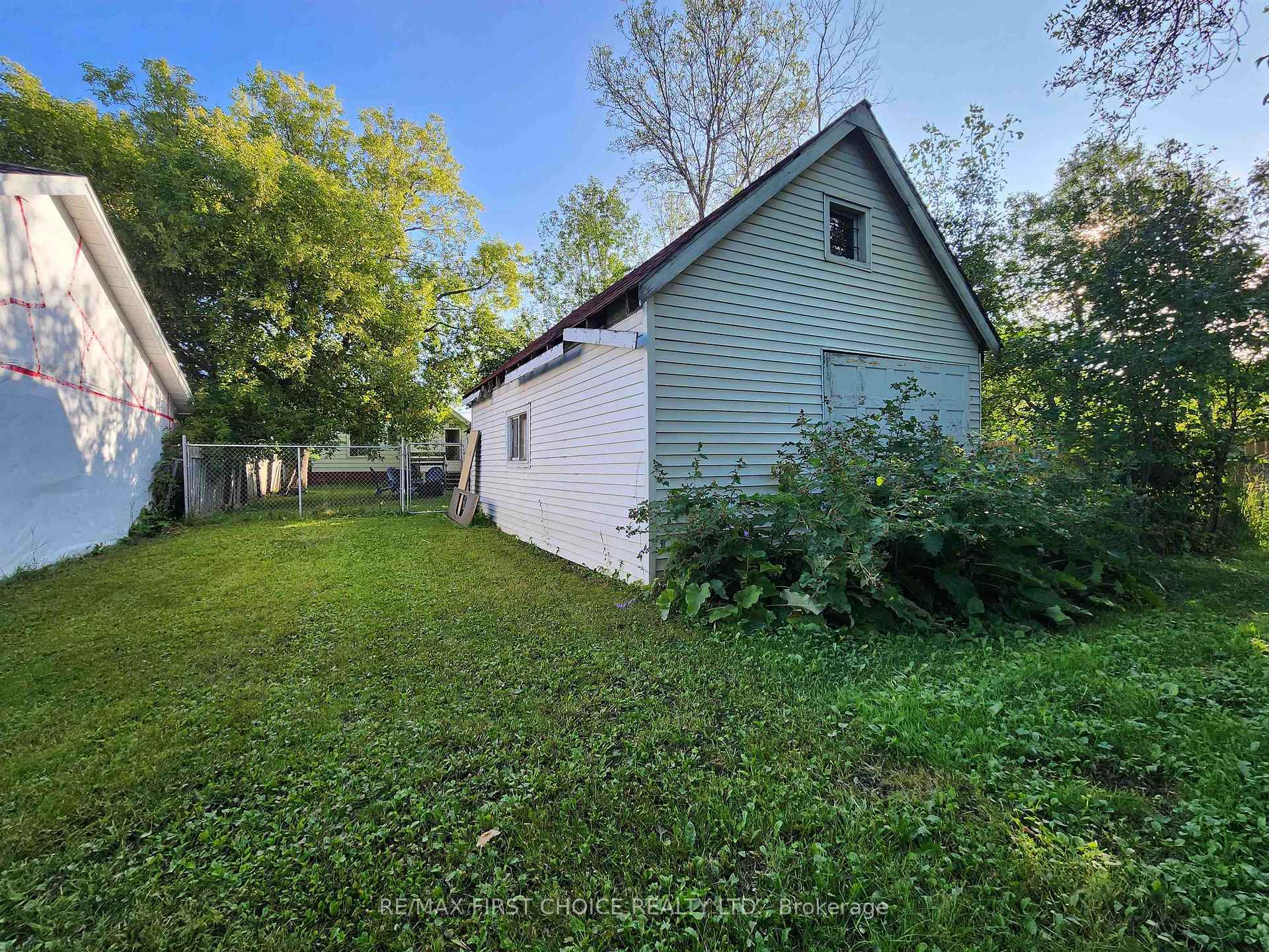 Photo 6 of 587 Tupper Street, Thunder Bay, College Heights — HOMEH